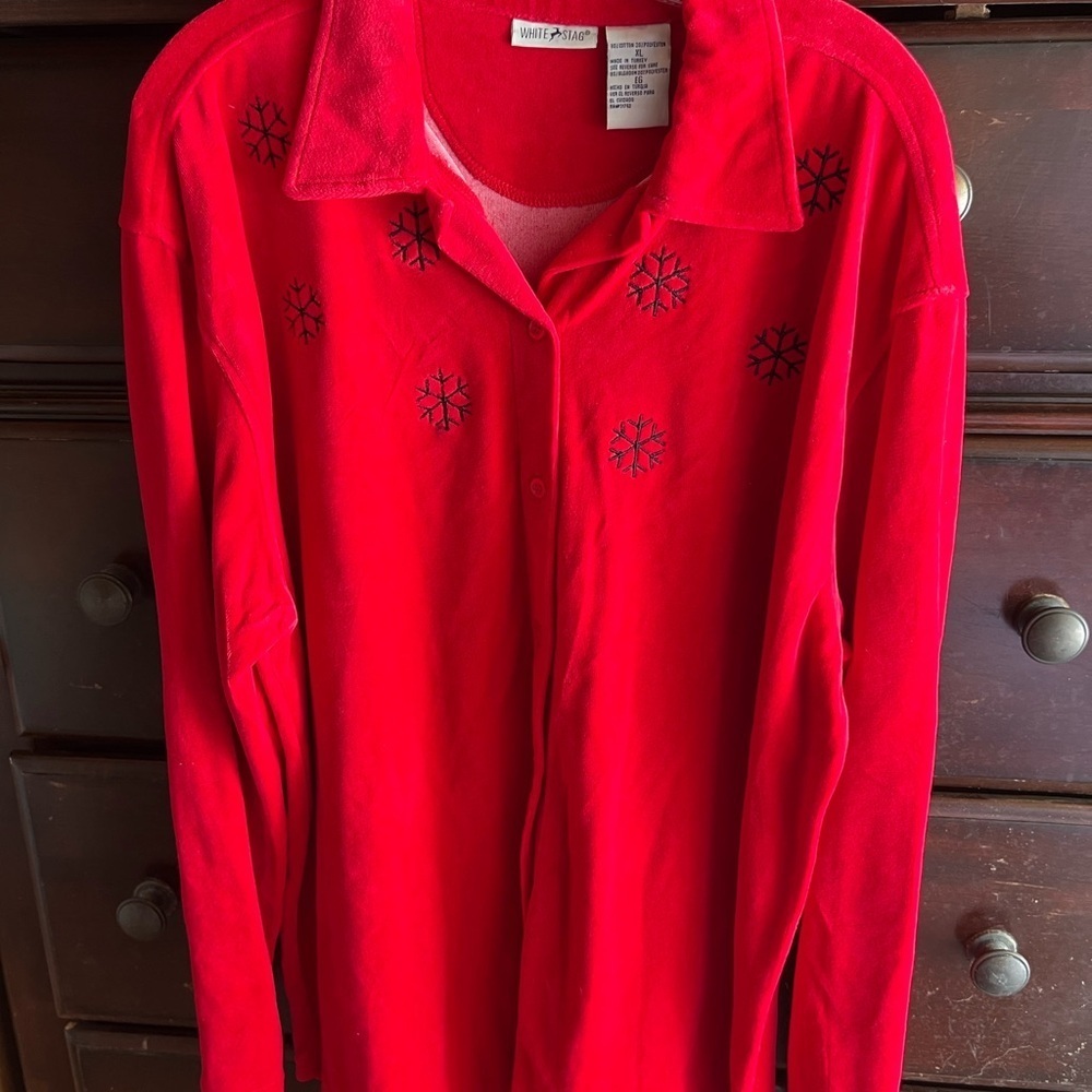 White Stag Fleece Jacket – Red & Black Zip-Up Outdoor Layer